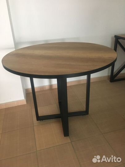 Стол обеденный