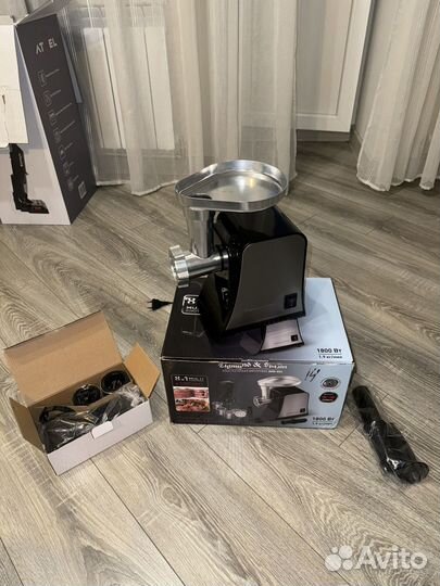 Мясорубка электрическая Zigmund&Stain