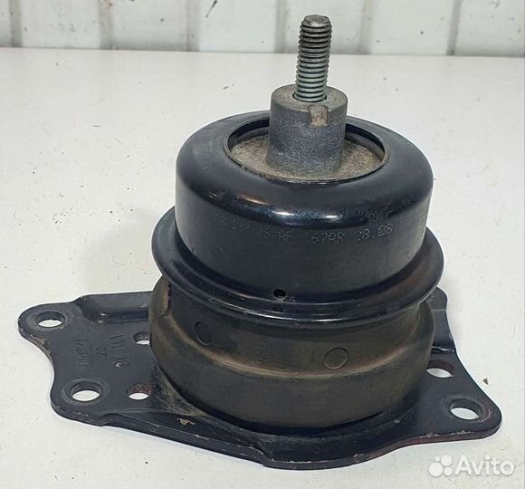 Опора двигателя правая Skoda Fabia