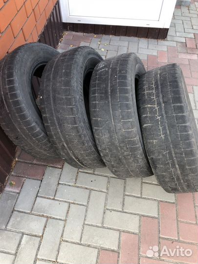 Bridgestone Blizzak Revo1 215/65 R16