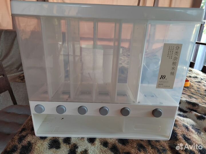 Контейнер для сыпучих продуктов