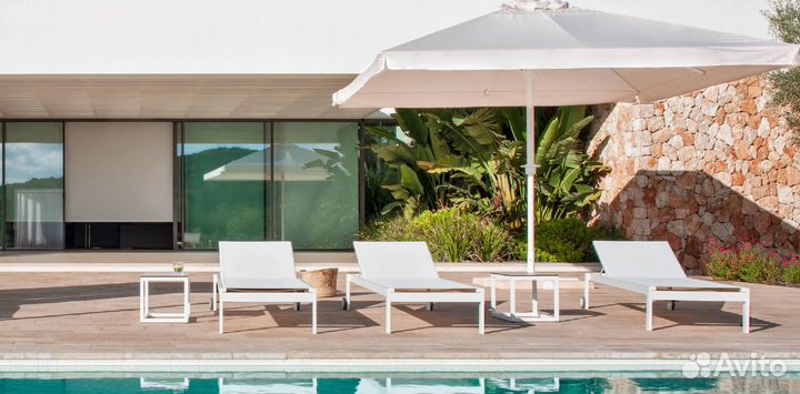 Зонт уличный центральный для кафе 3х3 в наличии