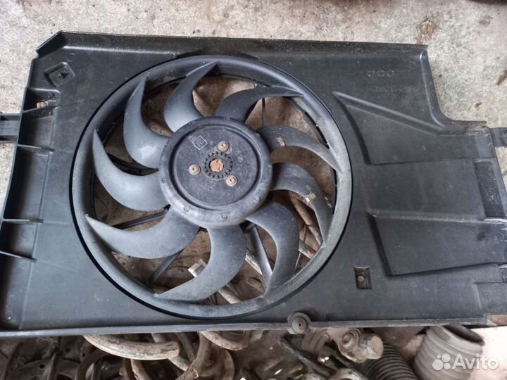 Дифузор радиатора Лада Гранта 2017