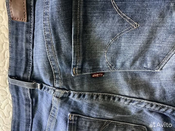 Джинсы levis