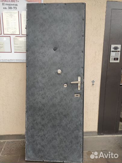 Дверь входная металлическая утепленная б/у