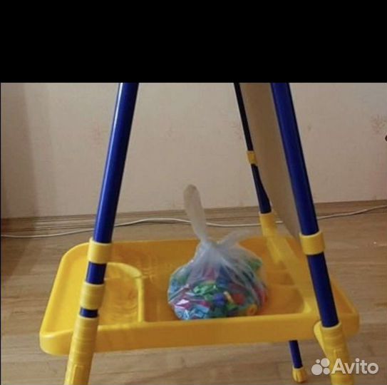 Мольберт с магнитами и буквами