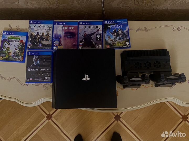 Sony ps4 Pro 1TB + 2 джойстика