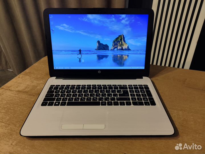 Hp pavilion 15 i3 6006U/8Gb DDR4/SSD+HDD/FullHD