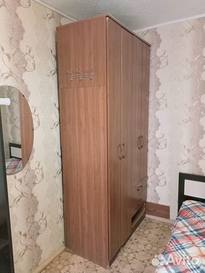 Шкаф платяной б/у