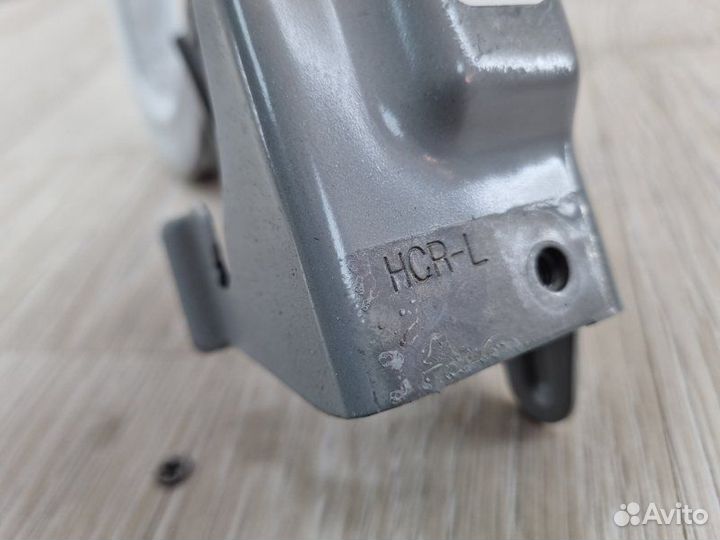 Петля крышки багажника левая Hyundai Solaris 2