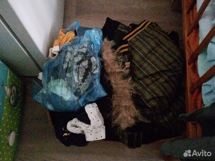 Детские вещи на мальчика бу и игрушками
