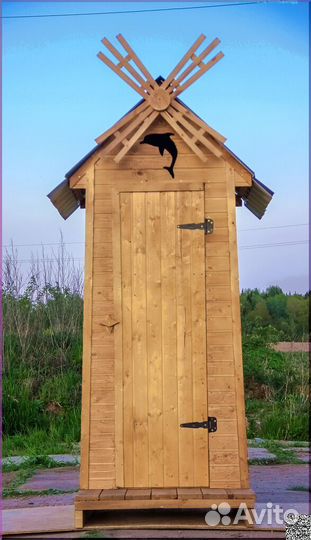Уличный туалет деревянный KEY675