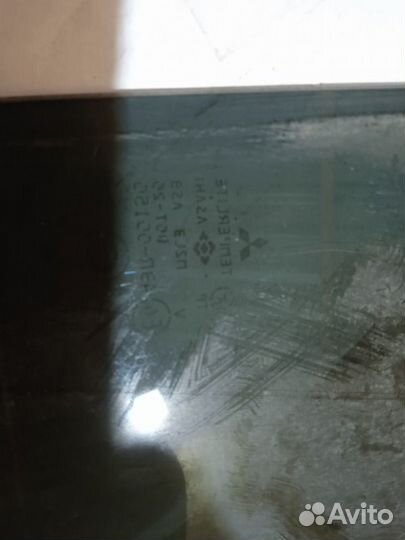 Стекло двери заднее правое Mitsubishi Pajero