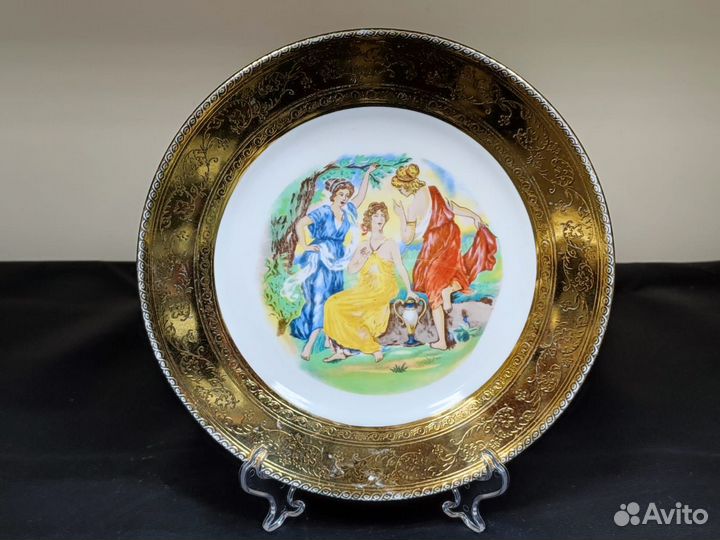 Тарелка фарфор Девушки с золотой каймой Китай №2