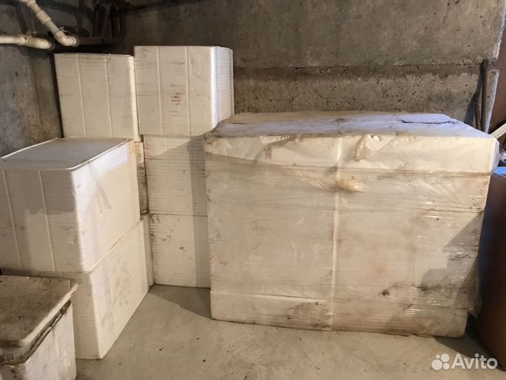 Контейнер с крышкой