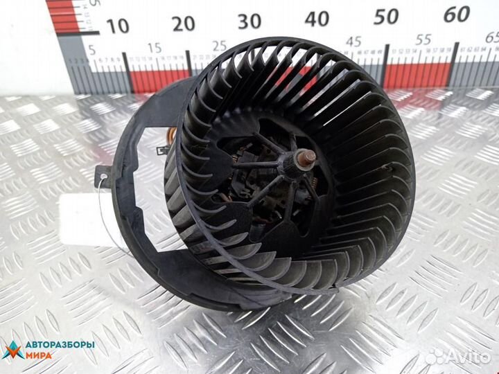 Моторчик печки Volkswagen Golf 5 2008 3C1820015P