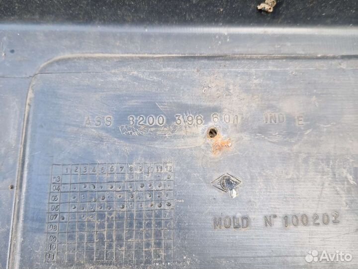 Бампер передний 8200396600 opel Movano