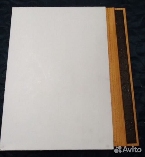 Адресная папка с чеканкой