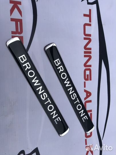 Эмблема на стойку Brownstone