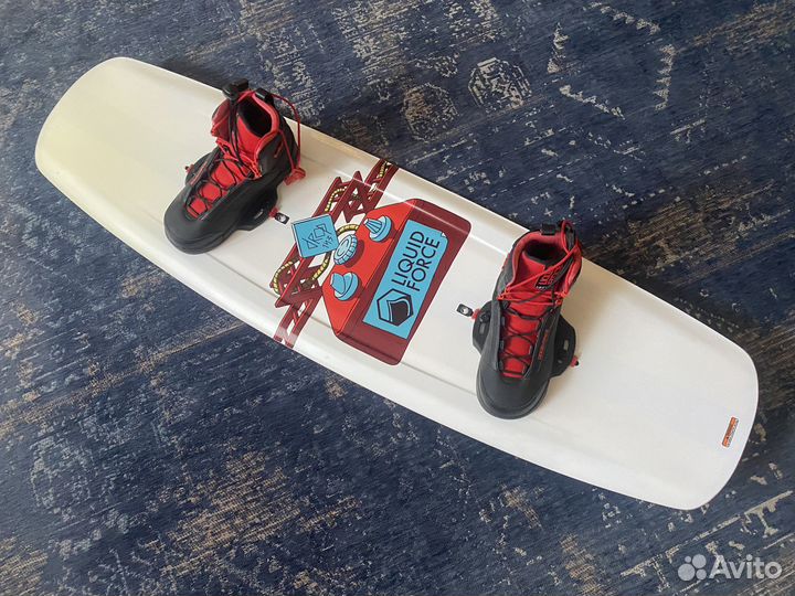 Вейкборд Liquid Force с креплениями