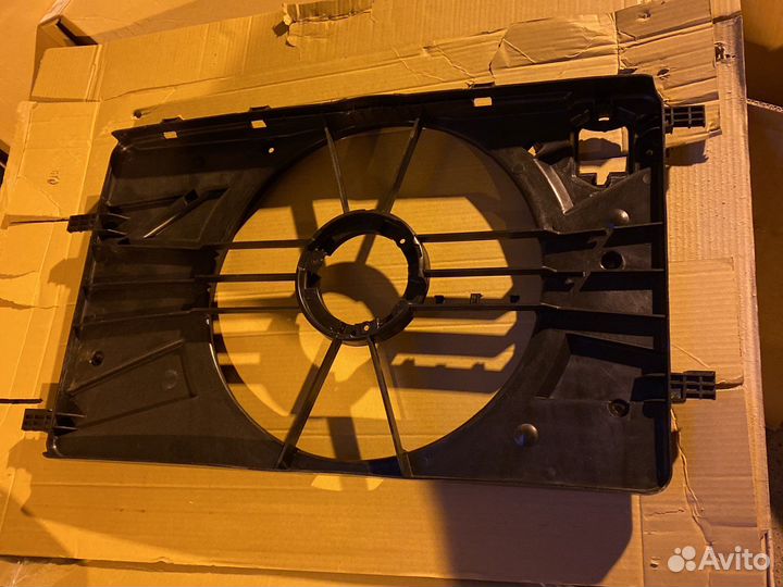 Кожух вентилятора Astra J