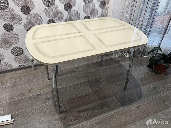 Кухонный стол