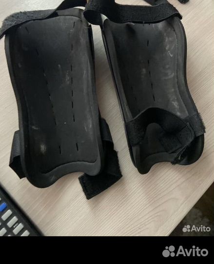 Футбольные щитки demix