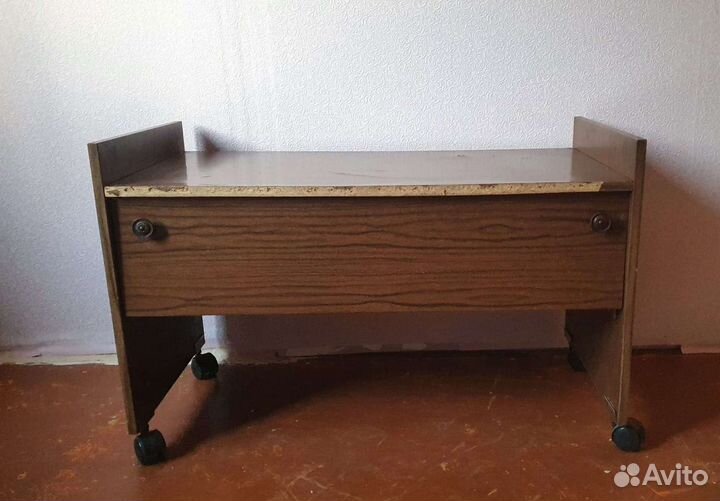 Тумба на колёсах