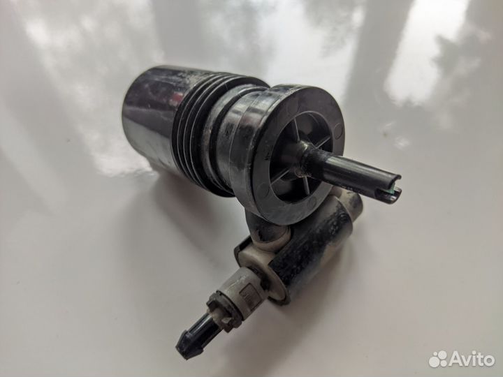 Насос омывателя Nissan Micra k12