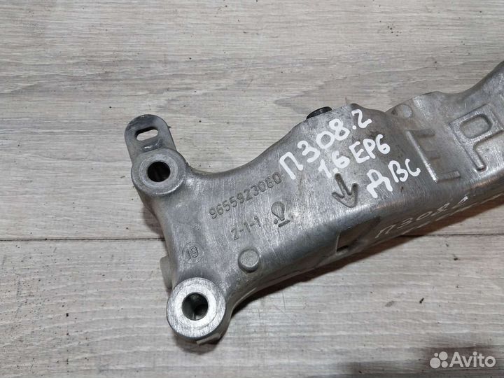 Кронштейн опоры двигателя Peugeot 308 1.6 EP6