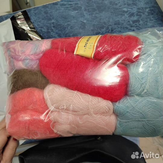 Различная пряжа и ткань