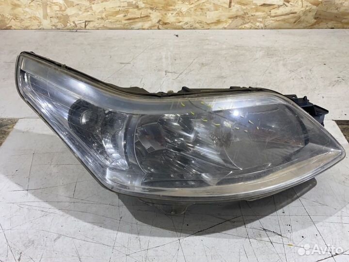 Фара галогеновая правая Citroen C4