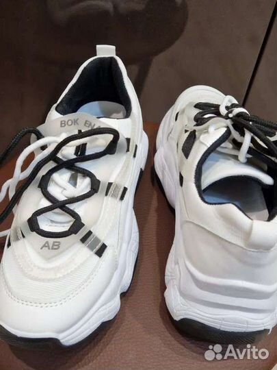Кроссовки женские 36 размер новые