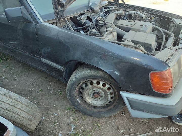 Крылья передние Mercedes W124