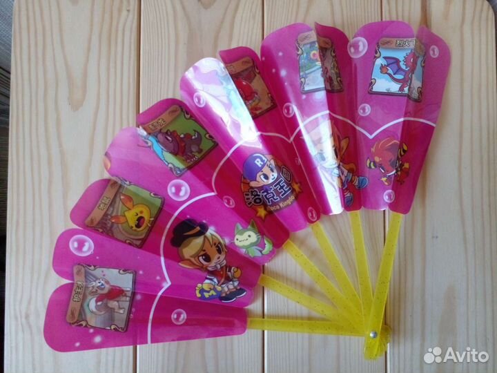 Веер с аниме картинками