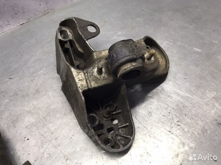 Кронштейн двигателя Audi A6 (C5) TDI, 2001г.в