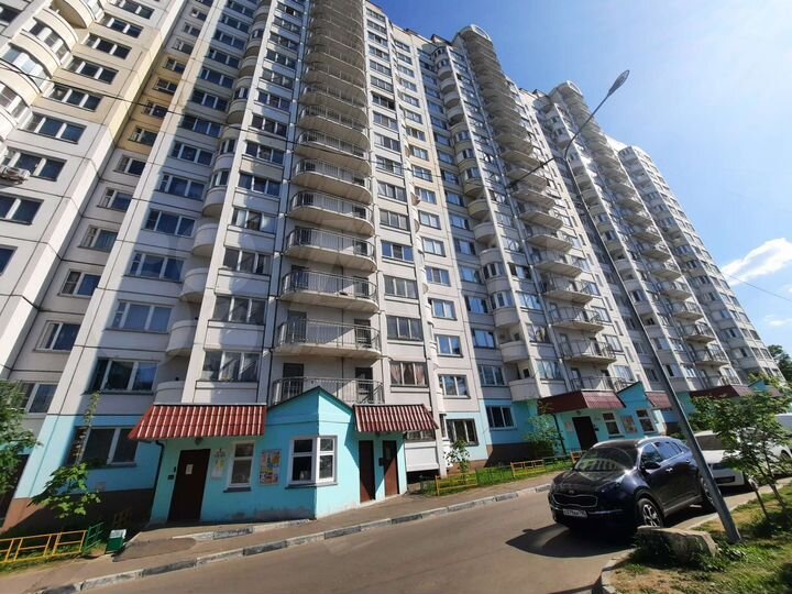 2-к. квартира, 63 м², 1/17 эт.