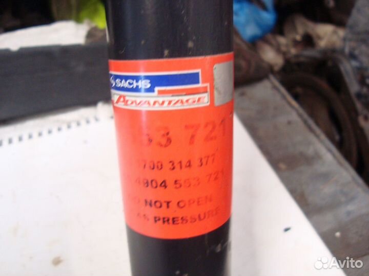 Амортизатор передний C208 M111