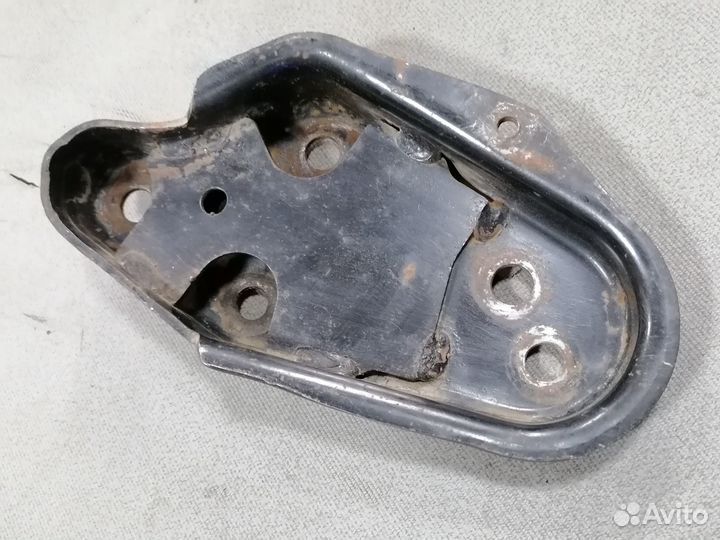 Креплен.кронштейна опоры двс Nissan Bluebird 1987