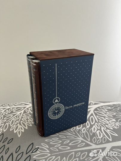 Книга из кожи и замши черчилль быть дидером