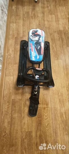 Детский снегокат со спинкой