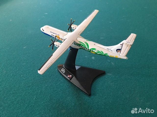 Модель самолета ATR-72-500 масштаб 1/200