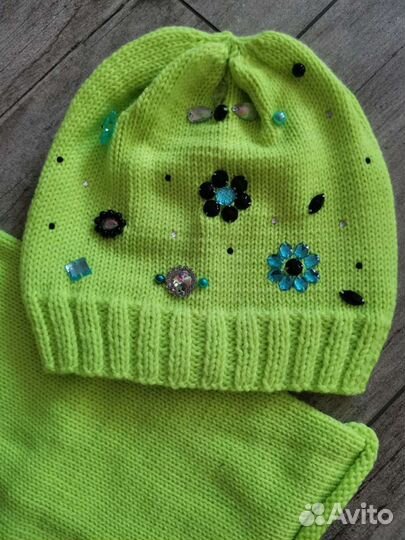 Комплект шапка плюс манишка новый Весна осень