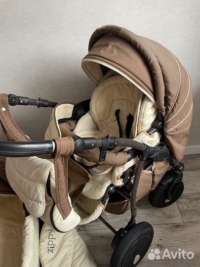 Коляска Zippy 3 в 1 коричневая с адаптерами