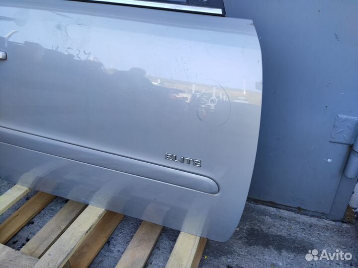 Дверь передняя правая на Opel Zafira B Z163