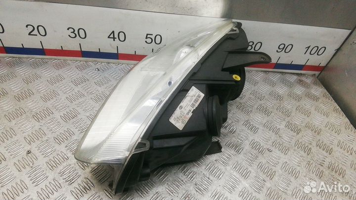 Фара правая Ford C-Max рест. 2008