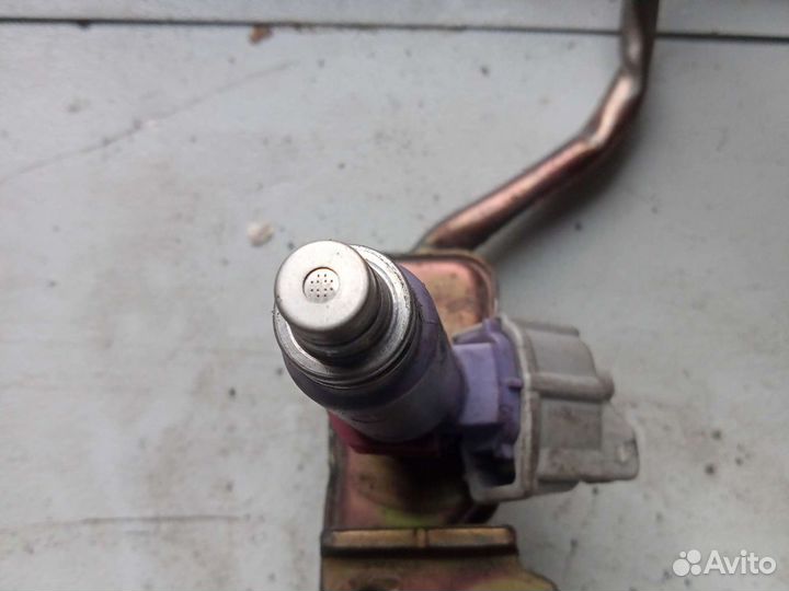 Форсунка Toyota Corolla Verso 3 пок 2004-2008