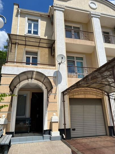 Таунхаус 230 м² на участке 1 сот.