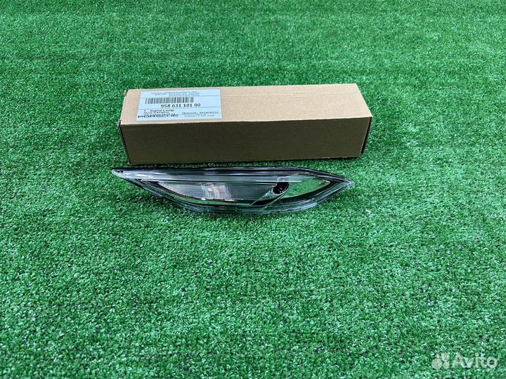 Повторитель поворота в крыло Porsche Cayenne 958 л