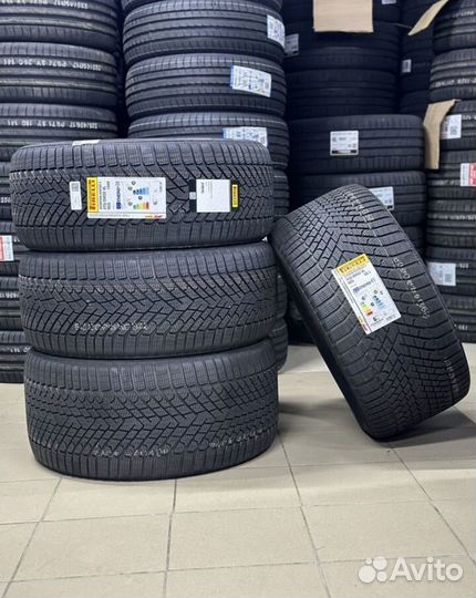 Pirelli Scorpion Winter 2 275/35 R22 и 315/30 R22 107V